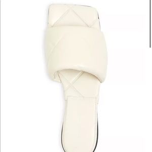 NWT Bottega Veneta Lido Flat Quilted Slides Sandals in Sand